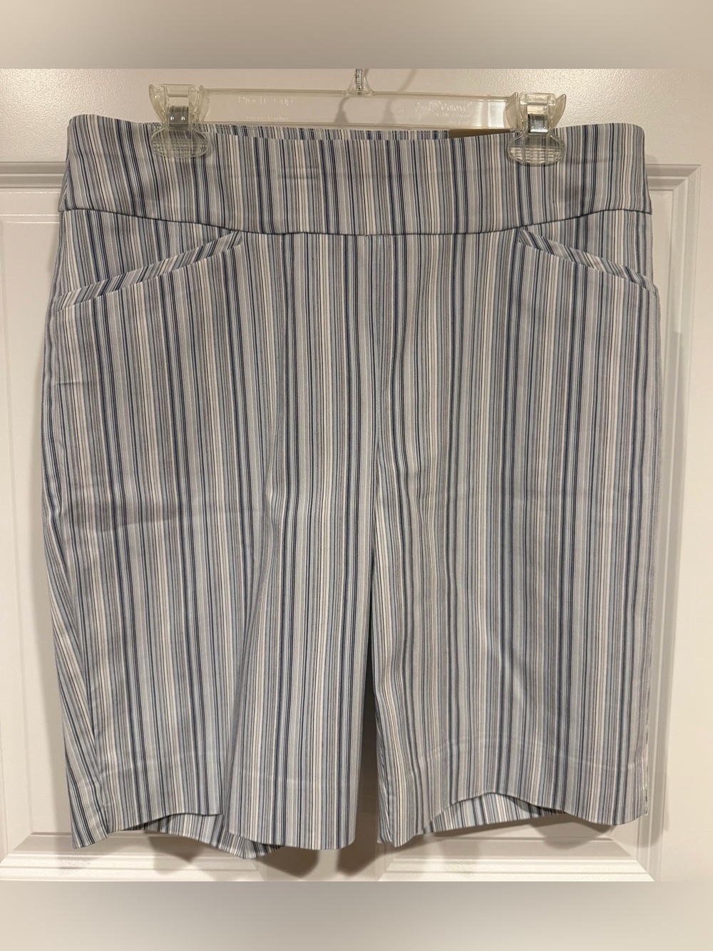 NWT Chico’s Size 2 (12) Perfect Stretch Josie 10” Classic Rise Shorts